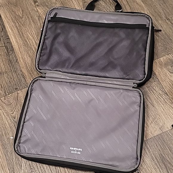 Samsonite XBR Bailhandle 2C Briefcase - Picture 15 of 16